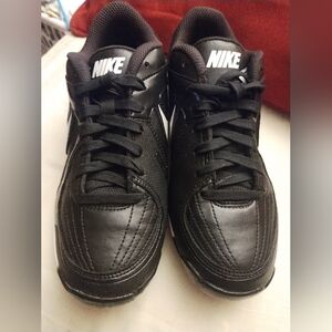 Nike Black Sneakers Durable Athletic Design.